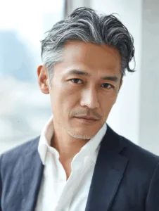 大人のヘアカタ・ツーブロック×アップバング